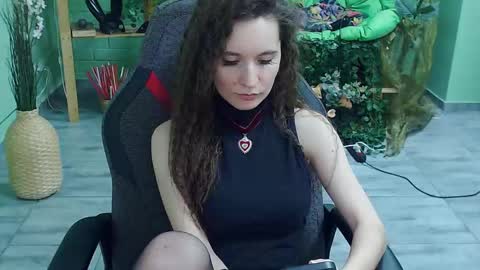 Snapshot of zianichols chatting on March 6, 11:09 pm zianichols online show from March 6, 11:09 pm