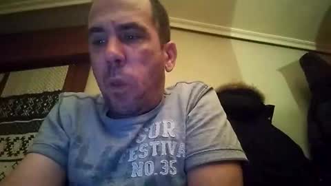 Snapshot of zigor13 chatting on February 2, 6:39 pm zigor13 online show from February 2, 6:39 pm