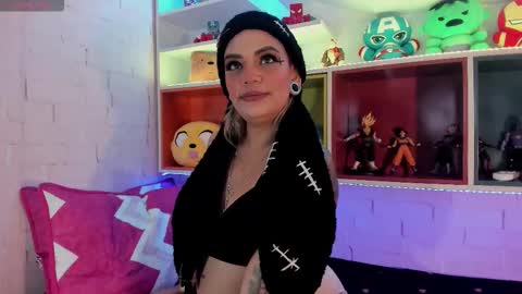 zihaadams_ online show from March 14, 8:47 pm