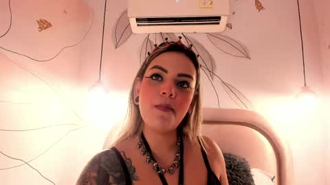 Snapshot of zihaadams_ chatting on June 1, 9:49 pm zihaadams_ online show from June 1, 9:49 pm