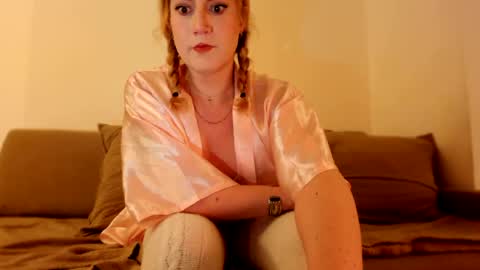 Snapshot of zina_sofia chatting on May 19, 12:16 am Sofia online show from May 19, 12:16 am