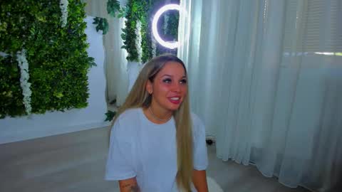 Snapshot of zinasquirts chatting on September 13, 3:01 pm Galli online show from September 13, 3:01 pm