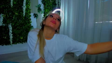 Snapshot of zinasquirts chatting on September 14, 6:34 am Galli online show from September 14, 6:34 am