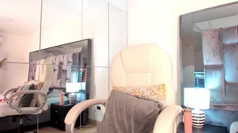 Snapshot of zinnia_mosley chatting on January 21, 5:20 pm Nia online show from January 21, 5:20 pm