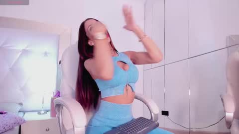 Snapshot of zinnia_mosley chatting on February 23, 11:44 am Nia online show from February 23, 11:44 am