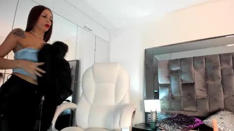 Snapshot of zinnia_mosley chatting on November 26, 11:33 am Nia online show from November 26, 11:33 am