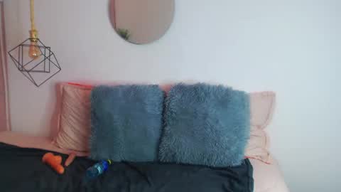 Snapshot of zoe__baker chatting on April 20, 1:47 pm zoe__baker online show from April 20, 1:47 pm