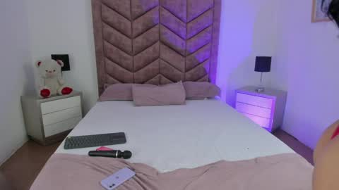 Snapshot of zoe_banx chatting on March 28, 8:25 am Zoe Banx online show from March 28, 8:25 am
