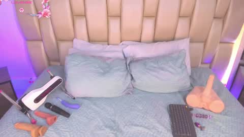 Snapshot of zoe_barlove chatting on June 13, 6:39 pm Your new obsession online show from June 13, 6:39 pm