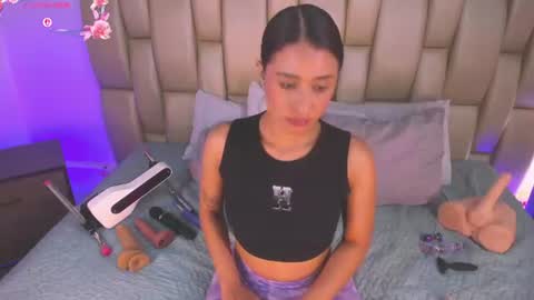 Snapshot of zoe_barlove chatting on June 14, 1:13 pm Your new obsession online show from June 14, 1:13 pm