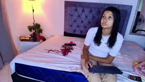 Snapshot of zoe_blake1 chatting on July 1, 3:52 am Zoe Blake online show from July 1, 3:52 am