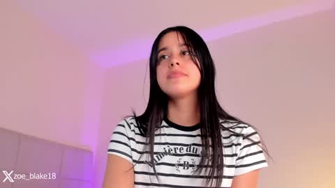 Snapshot of zoe_blake18 chatting on December 2, 9:17 pm Zoe online show from December 2, 9:17 pm
