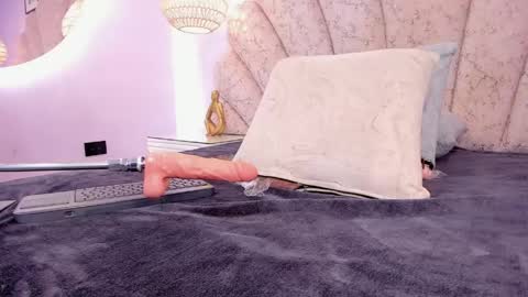 zoe_blosson online show from May 12, 3:03 am