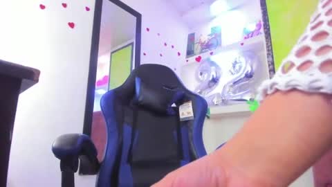 Z O E online show from April 14, 9:21 pm