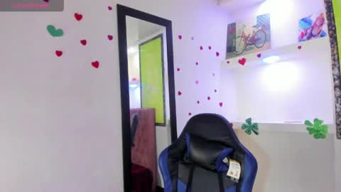 Z O E online show from April 19, 6:10 pm