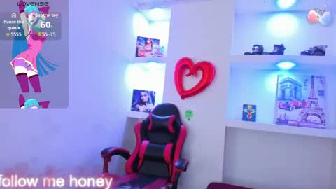 Z O E online show from April 21, 2:51 am