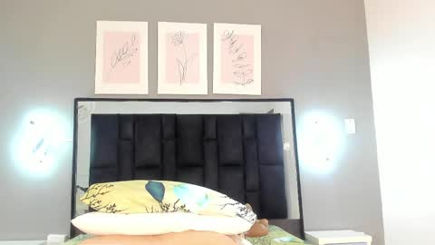 zoe_curvyy online show from June 5, 12:11 pm
