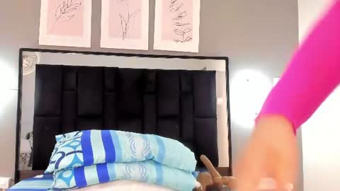 zoe_curvyy online show from June 20, 12:19 pm