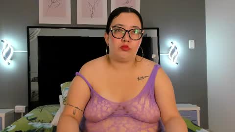 zoe_curvyy online show from July 3, 12:11 pm