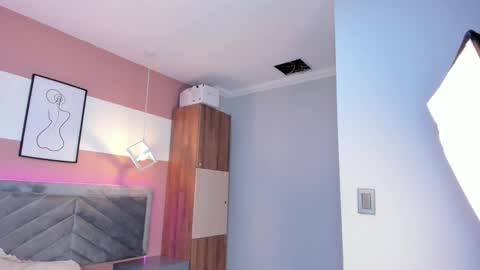 zoe_henderson online show from February 19, 3:02 am