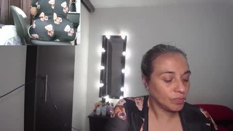 zoe hotxxx online show from September 18, 11:51 pm