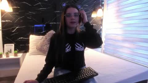 Zoe online show from October 24, 11:39 am