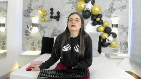 Zoe online show from April 15, 12:01 pm