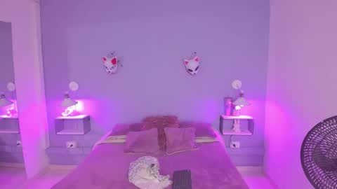 Zoe Lynch online show from September 25, 11:47 am