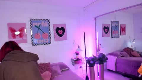 Zoe Lynch online show from January 8, 11:45 am