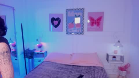 Zoe Lynch online show from February 23, 11:40 am