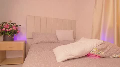 Mia online show from December 18, 10:13 pm