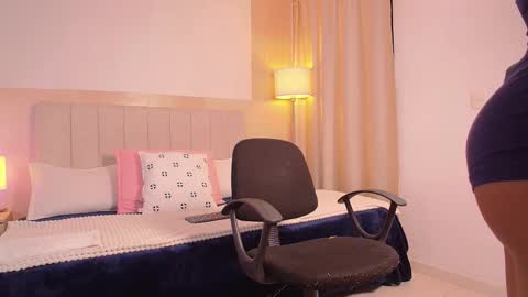 Mia online show from October 6, 1:47 am