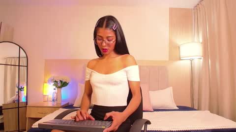 Mia online show from October 15, 12:00 am