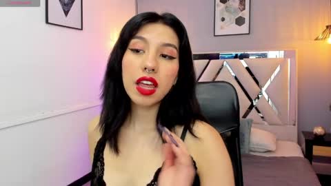 zoe_moreau online show from April 18, 7:58 pm