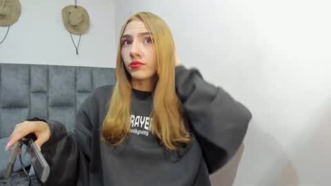 She Zoe He Painn online show from November 1, 9:17 pm