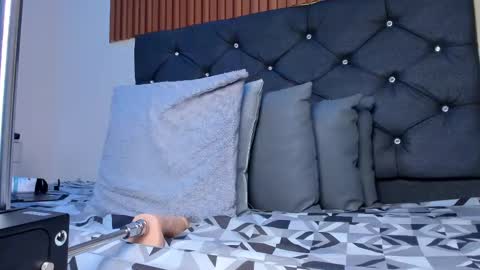 Zoe online show from November 15, 9:00 pm