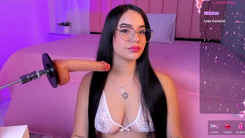 Snapshot of zoe_rivers chatting on February 8, 5:29 pm Zoe online show from February 8, 5:29 pm