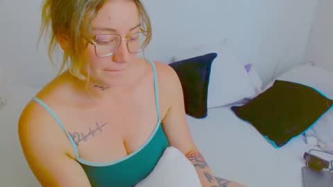 ZOE online show from February 4, 6:47 pm