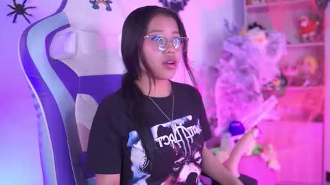 Zoe  online show from October 21, 4:30 pm