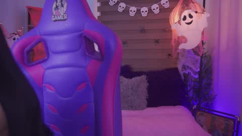 Zoe  online show from October 23, 2:27 pm