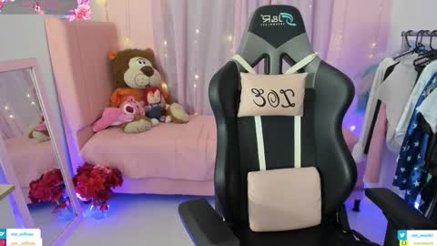 zoe_sullivan_ online show from February 26, 8:57 am