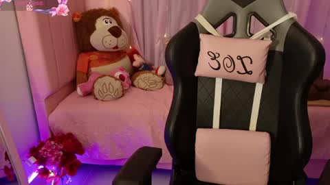 Snapshot of zoe_sullivan_ chatting on April 24, 9:34 am zoe_sullivan_ online show from April 24, 9:34 am