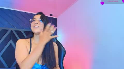 Snapshot of zoee_martins_ chatting on April 24, 5:37 pm Zoe 3 online show from April 24, 5:37 pm