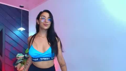 Snapshot of zoee_martins_ chatting on April 28, 5:18 pm Zoe 3 online show from April 28, 5:18 pm
