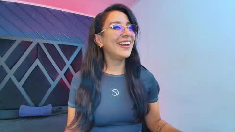 Snapshot of zoee_martins_ chatting on May 2, 5:40 pm Zoe 3 online show from May 2, 5:40 pm