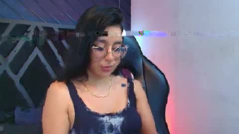 Snapshot of zoee_martins_ chatting on May 4, 5:53 pm Zoe 3 online show from May 4, 5:53 pm