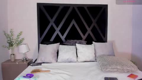 Snapshot of zoee_martins_ chatting on May 26, 5:42 pm Zoe 3 online show from May 26, 5:42 pm