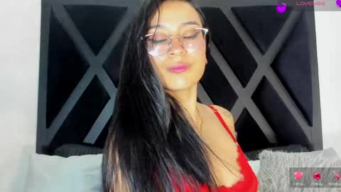 Snapshot of zoee_martins_ chatting on May 27, 5:54 pm Zoe 3 online show from May 27, 5:54 pm
