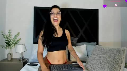 Snapshot of zoee_martins_ chatting on June 5, 5:51 pm Zoe 3 online show from June 5, 5:51 pm