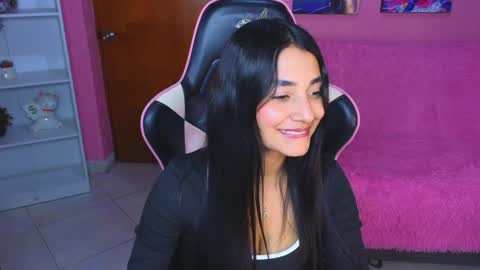 Snapshot of zoee_pamela99 chatting on April 18, 10:21 pm pamela online show from April 18, 10:21 pm